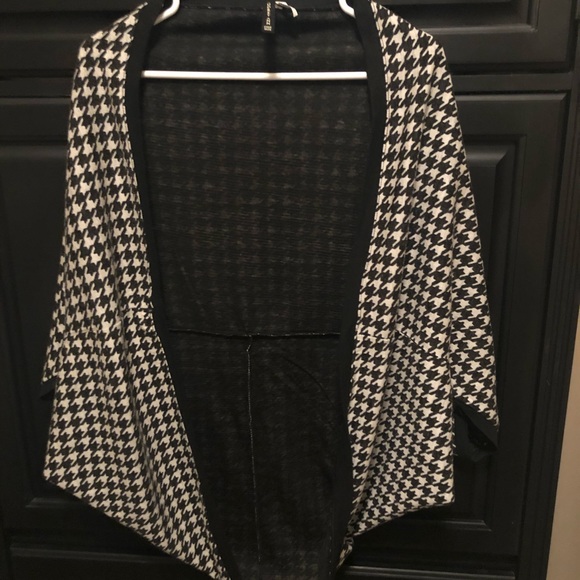 Shaw - Picture 1 of 2